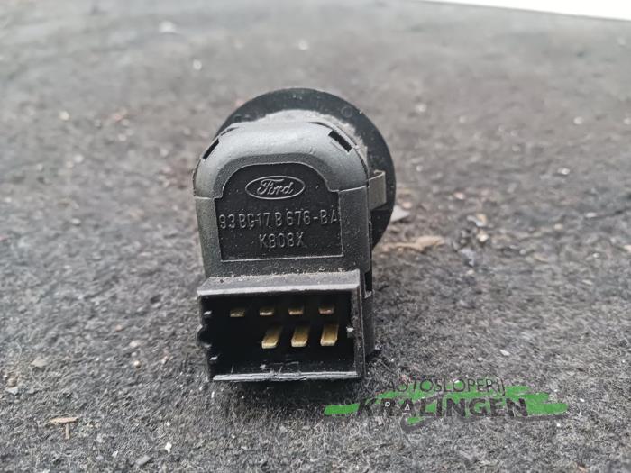 Mirror switch from a Ford Focus 1 1.6 16V 2000