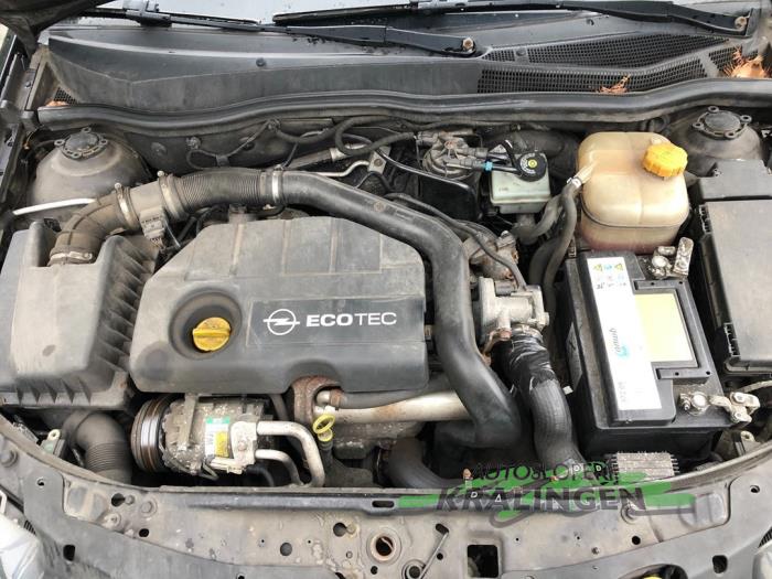 Motor de un Opel Astra H SW (L35) 1.7 CDTi 16V 2005