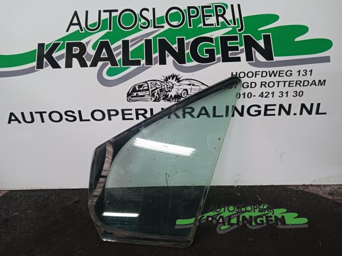 Usados Ventanilla triangular izquierda delante Renault Modus/Grand Modus (JP) 1.4 16V Precio € 50,00 Norma de margen ofrecido por Autosloperij Kralingen B.V.