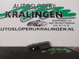 Usagé Commutateur vitre électrique Opel Agila (A) 1.2 16V Prix € 25,00 Règlement à la marge proposé par Autosloperij Kralingen B.V.
