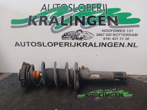 Usagé Amortisseur avant droit Volkswagen Golf V (1K1) 1.4 16V Prix € 50,00 Règlement à la marge proposé par Autosloperij Kralingen B.V.