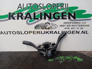 Usagé Commodo d'essuie glace Volkswagen Golf V (1K1) 1.4 16V Prix € 35,00 Règlement à la marge proposé par Autosloperij Kralingen B.V.
