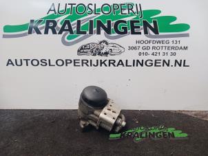 Gebrauchte Ölfiltergehäuse BMW 3 serie (E92) 320i 16V Preis € 35,00 Margenregelung angeboten von Autosloperij Kralingen B.V.