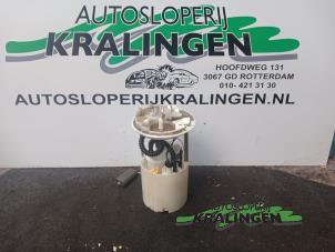 Usagé Pompe essence Opel Corsa D 1.4 16V Twinport Prix € 50,00 Règlement à la marge proposé par Autosloperij Kralingen B.V.