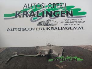 Usagé Support moteur BMW 3 serie (E92) 320i 16V Prix € 30,00 Règlement à la marge proposé par Autosloperij Kralingen B.V.