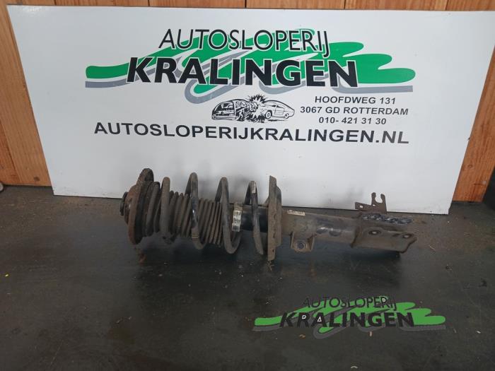 Front shock absorber, right from a Opel Signum (F48) 2.2 direct 16V 2006