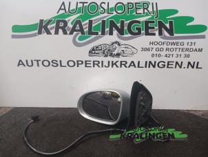 Usagé Rétroviseur gauche Volkswagen Golf V (1K1) 1.6 FSI 16V Prix € 50,00 Règlement à la marge proposé par Autosloperij Kralingen B.V.