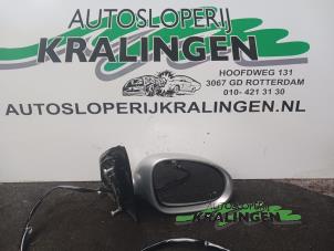 Używane Lusterko zewnetrzne prawe Volkswagen Golf V (1K1) 1.6 FSI 16V Cena € 25,00 Procedura marży oferowane przez Autosloperij Kralingen B.V.