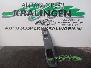 Usagé Commutateur vitre électrique Volkswagen Golf V (1K1) 1.4 16V Prix € 10,00 Règlement à la marge proposé par Autosloperij Kralingen B.V.