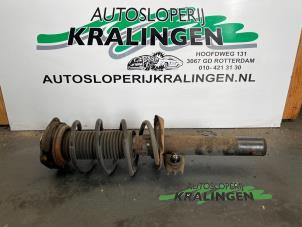 Usagé Amortisseur avant droit Volkswagen Golf V (1K1) 1.6 FSI 16V Prix € 50,00 Règlement à la marge proposé par Autosloperij Kralingen B.V.