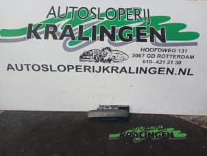 Używane Uchwyt drzwi lewych wersja 2-drzwiowa Citroen Xsara Coupé (N0) 1.6i Cena € 25,00 Procedura marży oferowane przez Autosloperij Kralingen B.V.