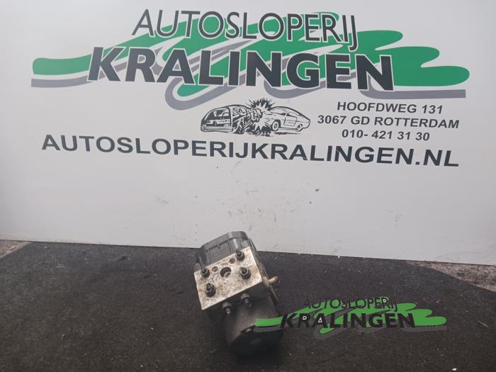 Usagé Pompe ABS Peugeot 406 Break (8E/F) 1.8 16V Prix € 24,98 Règlement à la marge proposé par Autosloperij Kralingen B.V.