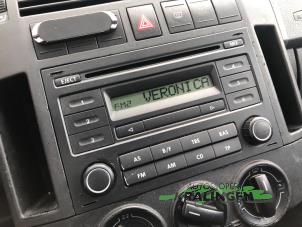 Used Radio CD player Volkswagen Polo IV (9N1/2/3) 1.4 16V 75 Price € 50,00 Margin scheme offered by Autosloperij Kralingen B.V.