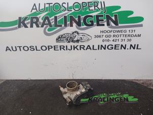 Usados Cuerpo de válvula de mariposa Opel Corsa C (F08/68) 1.2 16V Twin Port Precio € 50,00 Norma de margen ofrecido por Autosloperij Kralingen B.V.