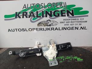 Gebrauchte Fenstermechanik 4-türig links hinten Dodge Caliber 2.0 16V Preis € 50,00 Margenregelung angeboten von Autosloperij Kralingen B.V.