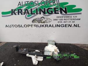 Używane Mechanizm szyby prawej tylnej wersja 4-drzwiowa Dodge Caliber 2.0 16V Cena € 50,00 Procedura marży oferowane przez Autosloperij Kralingen B.V.