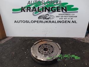 Używane Dwumasowe kolo zamachowe BMW 5 serie (E39) 520i 24V Cena € 200,00 Procedura marży oferowane przez Autosloperij Kralingen B.V.