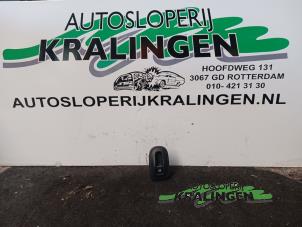 Usagé Commutateur vitre électrique Peugeot 306 Break (7E) 1.6i XR,XT,ST Prix € 10,00 Règlement à la marge proposé par Autosloperij Kralingen B.V.