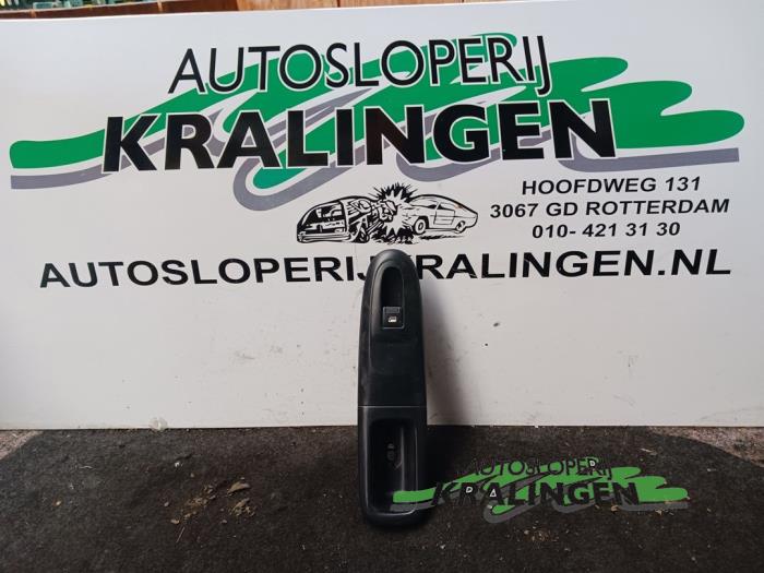 Usados Interruptor de ventanilla eléctrica Peugeot 406 Break (8E/F) 1.8 16V Precio € 9,99 Norma de margen ofrecido por Autosloperij Kralingen B.V.