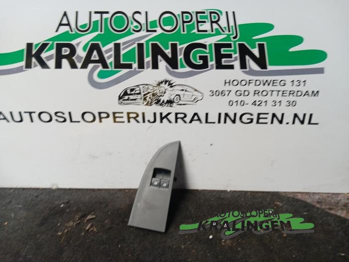 Usados Interruptor de ventanilla eléctrica Seat Leon (1P1) 1.2 TSI Precio € 50,00 Norma de margen ofrecido por Autosloperij Kralingen B.V.