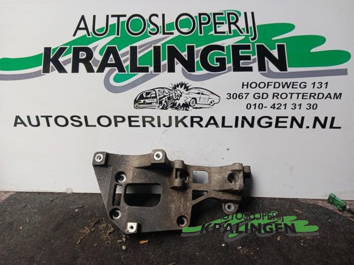 Usagé Support dynamo bas Volkswagen Golf V (1K1) 2.0 FSI 16V Prix € 29,99 Règlement à la marge proposé par Autosloperij Kralingen B.V.