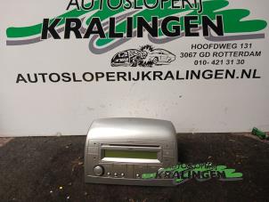 Używane Radioodtwarzacz CD Lancia Ypsilon (843) 1.4 16V Cena € 50,00 Procedura marży oferowane przez Autosloperij Kralingen B.V.
