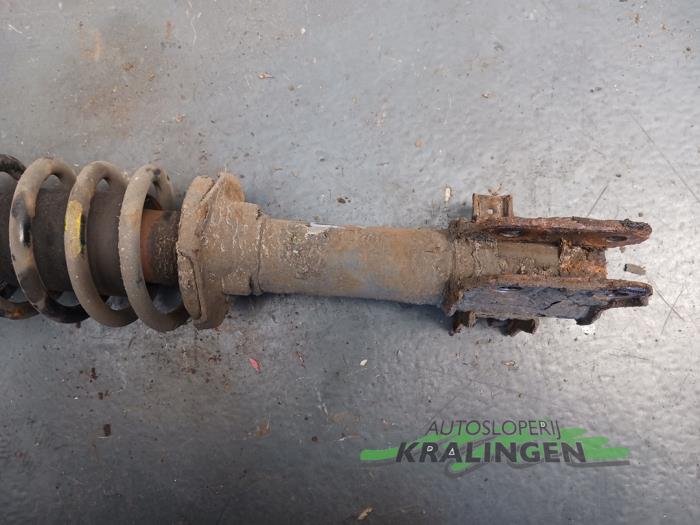 Fronts shock absorber, left from a Suzuki Wagon-R+ (RB) 1.0 12V 2006