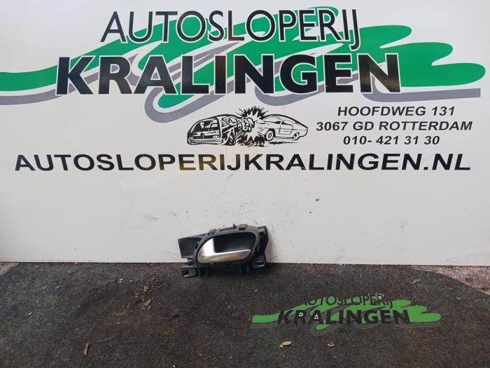 Begagnade Handtag Citroen DS3 (SA) 1.2 12V PureTech 82 Pris € 19,99 Marginaltabell erbjuds av Autosloperij Kralingen B.V.