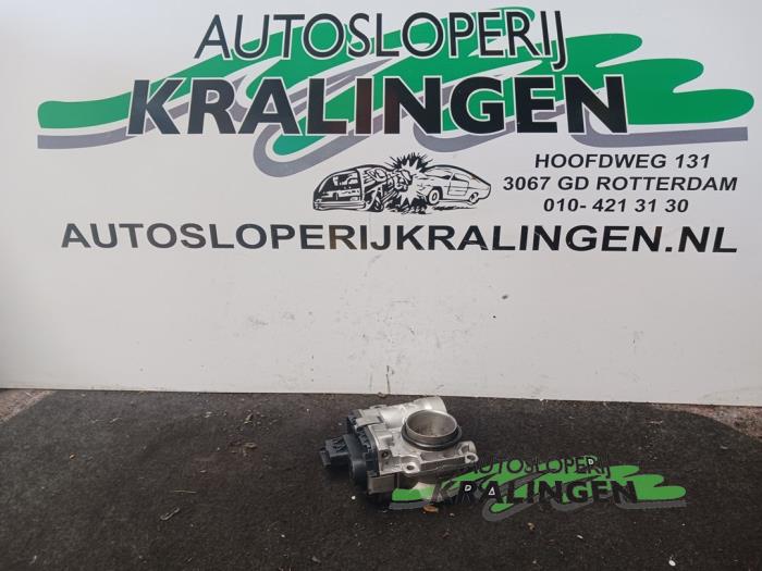 Begagnade Spjällhus Renault Twingo (C06) 1.2 16V Pris € 50,00 Marginaltabell erbjuds av Autosloperij Kralingen B.V.