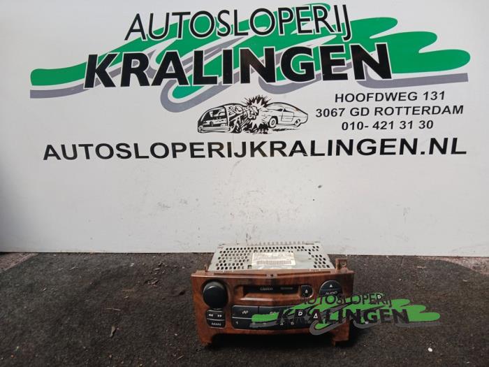Używane Radio/Kasety Peugeot 607 (9D/U) 2.9 V6 24V Cena € 25,00 Procedura marży oferowane przez Autosloperij Kralingen B.V.