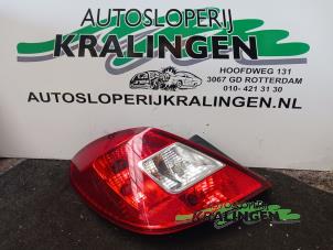 Usagé Feu arrière gauche Opel Corsa D 1.4 16V Twinport Prix € 40,00 Règlement à la marge proposé par Autosloperij Kralingen B.V.
