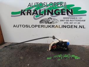 Gebrauchte Türschlossmechanik 2-türig links Volkswagen Golf V (1K1) 2.0 TDI 16V Preis auf Anfrage angeboten von Autosloperij Kralingen B.V.
