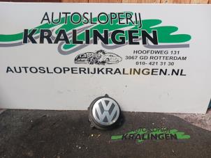 Używane Przelacznik pokrywy bagaznika Volkswagen Golf V (1K1) 1.6 FSI 16V Cena € 40,00 Procedura marży oferowane przez Autosloperij Kralingen B.V.