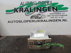Gebrauchte Radio CD Spieler Opel Corsa D 1.4 16V Twinport Preis € 50,00 Margenregelung angeboten von Autosloperij Kralingen B.V.