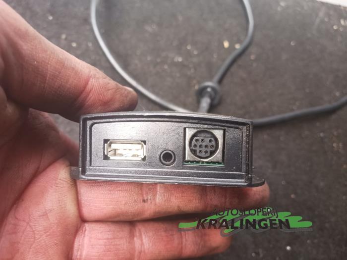Module USB from a Renault Clio III (BR/CR) 1.2 16V 75 2007