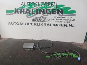 Used Module USB Renault Clio III (BR/CR) 1.2 16V 75 Price € 50,00 Margin scheme offered by Autosloperij Kralingen B.V.