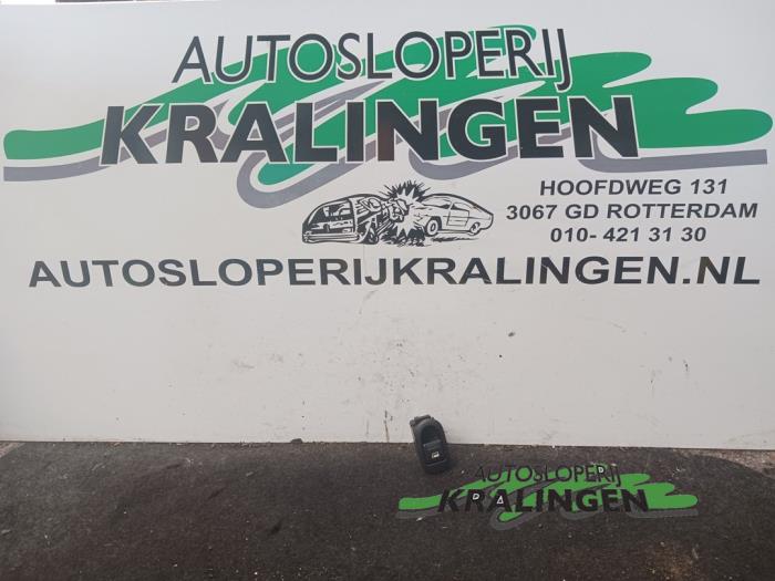 Usados Interruptor de ventanilla eléctrica Citroen C3 (FC/FL/FT) 1.4 Bivalent Precio € 9,99 Norma de margen ofrecido por Autosloperij Kralingen B.V.
