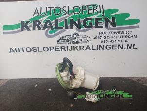 Usagé Pompe essence Opel Corsa C (F08/68) 1.2 16V Prix € 50,00 Règlement à la marge proposé par Autosloperij Kralingen B.V.