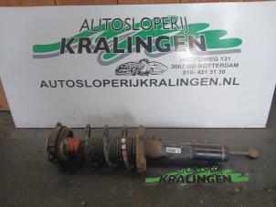 Używane Amortyzator wstrzasów prawy przód Volkswagen Golf V (1K1) 2.0 TDI DPF Cena € 50,00 Procedura marży oferowane przez Autosloperij Kralingen B.V.