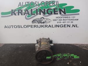 Usagé Pompe clim Ford Fiesta 4 1.25 16V Prix € 50,00 Règlement à la marge proposé par Autosloperij Kralingen B.V.