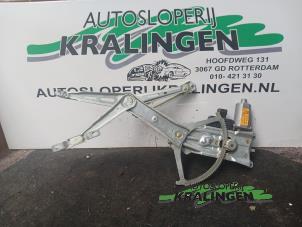 Usagé Mécanique vitre 4portes avant gauche Opel Zafira (F75) 1.6 16V Prix € 50,00 Règlement à la marge proposé par Autosloperij Kralingen B.V.