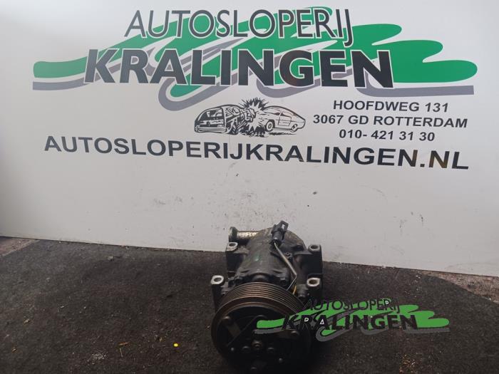 Usagé Pompe clim Ford Fiesta 5 (JD/JH) 1.4 TDCi Prix € 17,99 Règlement à la marge proposé par Autosloperij Kralingen B.V.