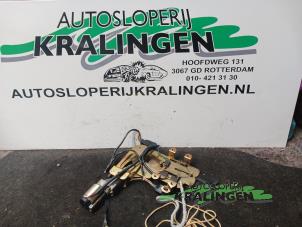 Used Convertible lock Renault Megane (EA) 1.4 16V Price € 75,00 Margin scheme offered by Autosloperij Kralingen B.V.