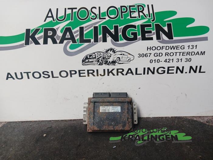 Used Engine management computer Renault Megane (EA) 1.4 16V Price € 50,00 Margin scheme offered by Autosloperij Kralingen B.V.