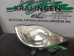 Used Headlight, right Peugeot 107 1.0 12V Price € 25,00 Margin scheme offered by Autosloperij Kralingen B.V.