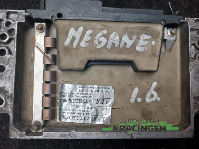 Ordinateur gestion moteur d'un Renault Megane (EA) 1.6i 1998