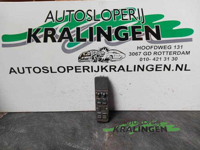 Usados Interruptor de ventanilla eléctrica Volvo V40 (VW) 2.0 16V Precio € 25,00 Norma de margen ofrecido por Autosloperij Kralingen B.V.