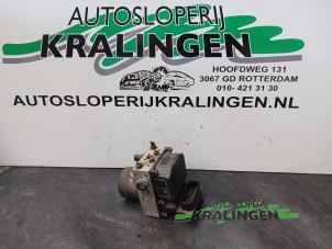 Used ABS pump Volkswagen Passat Variant (3B6) 2.0 Price € 50,00 Margin scheme offered by Autosloperij Kralingen B.V.