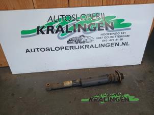 Używane Amortyzator lewy tyl BMW 3 serie Compact (E46/5) 316ti 16V Cena € 25,00 Procedura marży oferowane przez Autosloperij Kralingen B.V.