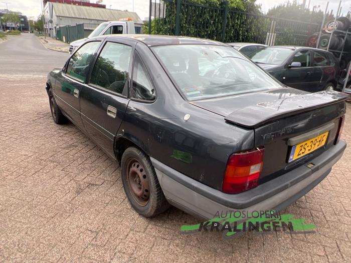 Tylny spojler z Opel Vectra A (86/87) 1.6 i 1991